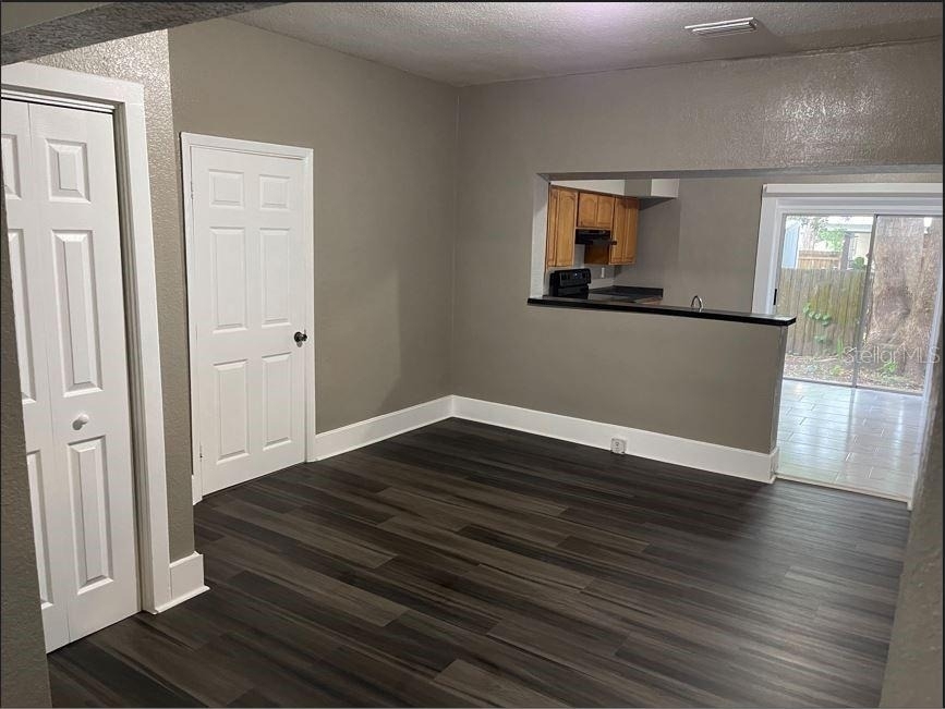 590 S Broadway Avenue - Photo 2