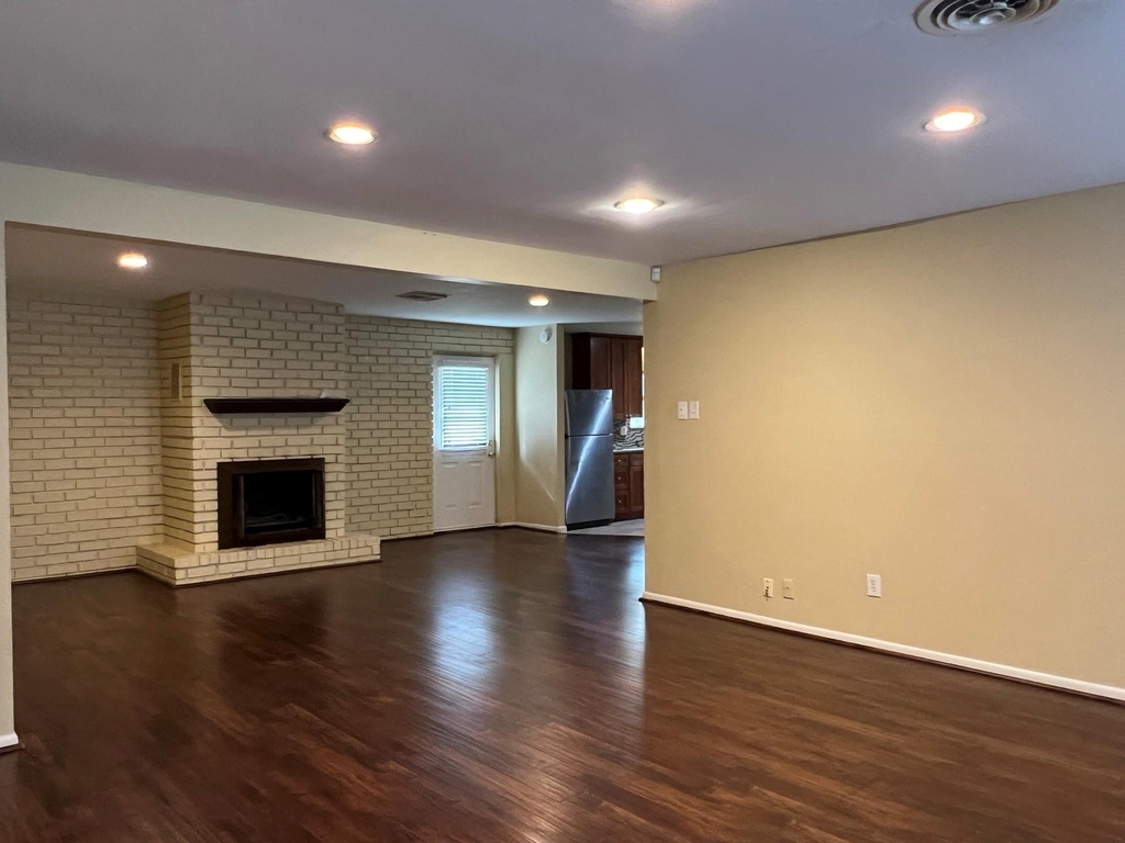 9619 Beverlyhill Street - Photo 7