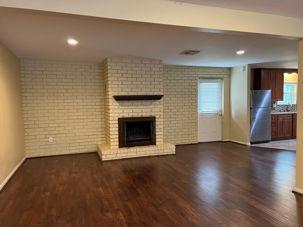 9619 Beverlyhill Street - Photo 6