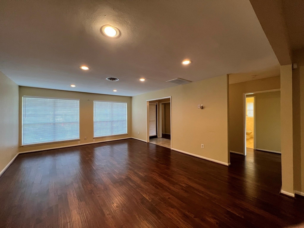 9619 Beverlyhill Street - Photo 4