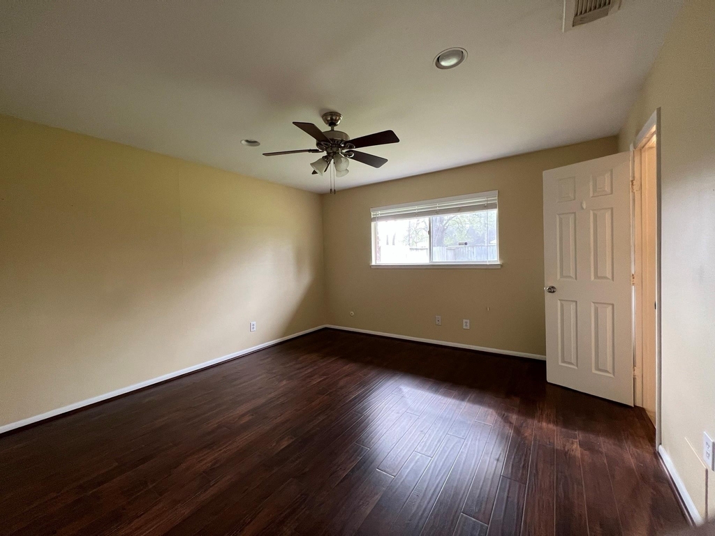 9619 Beverlyhill Street - Photo 9