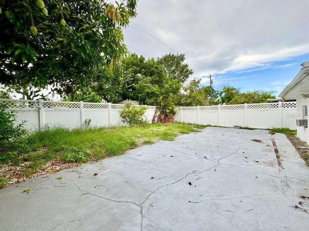 6816 W Burke Street - Photo 35