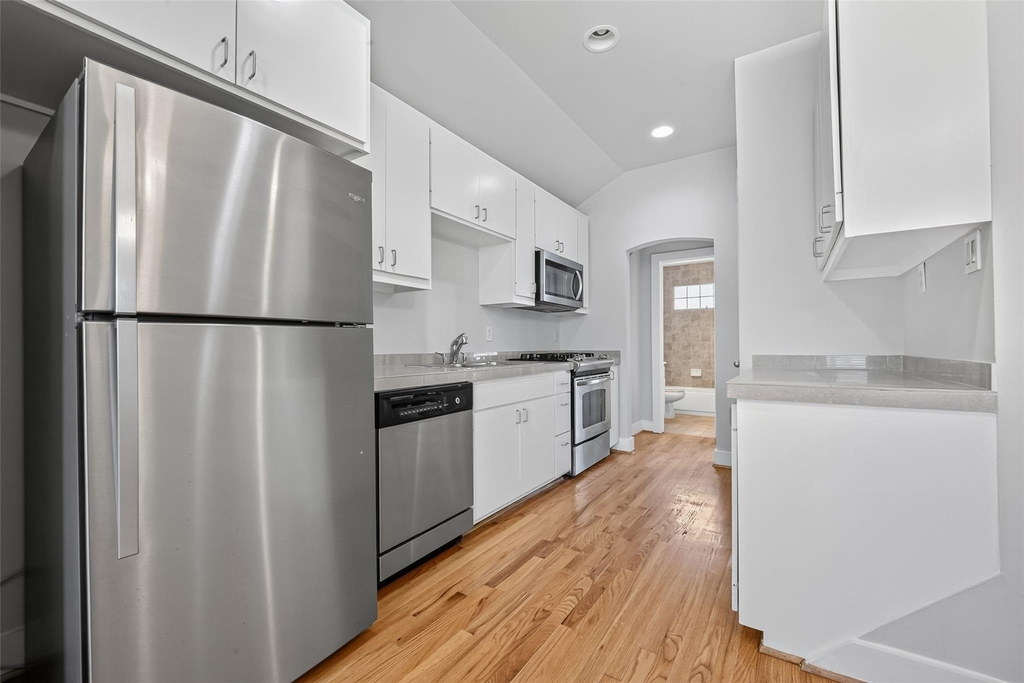 5941 South Loop E - Photo 12