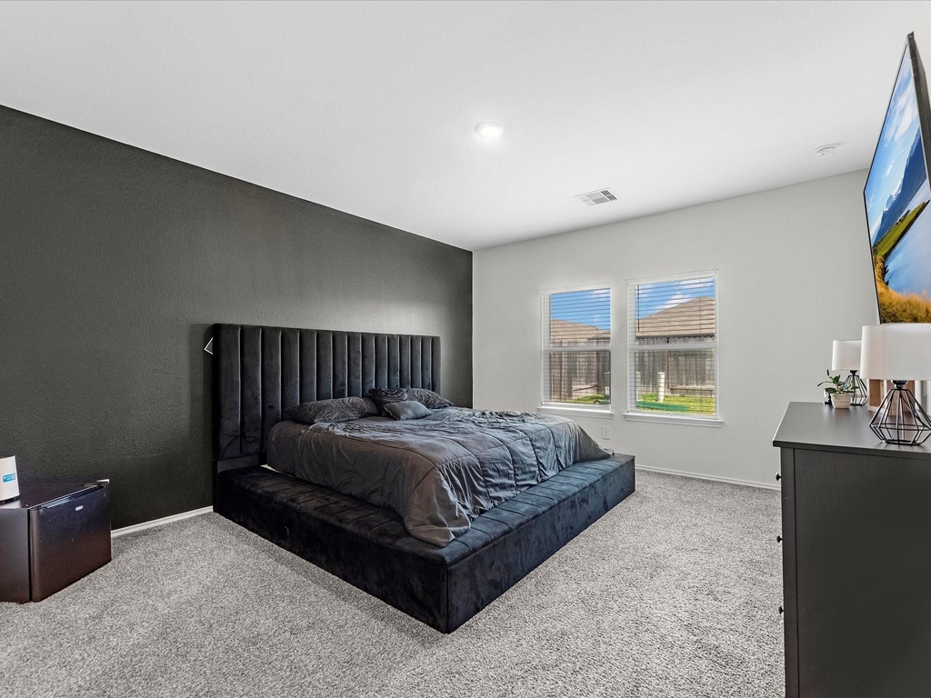 5455 Pinetree Crescent Lane - Photo 0