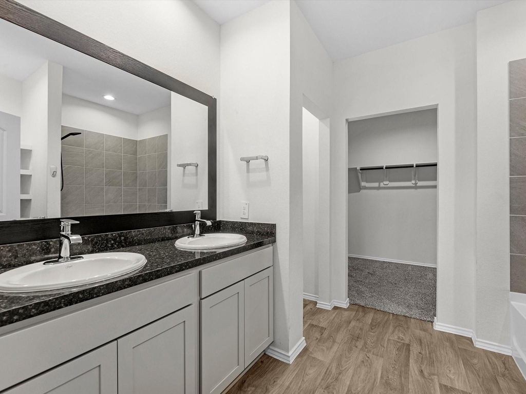 5455 Pinetree Crescent Lane - Photo 2