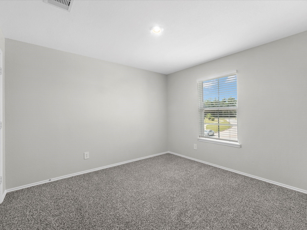 5455 Pinetree Crescent Lane - Photo 8