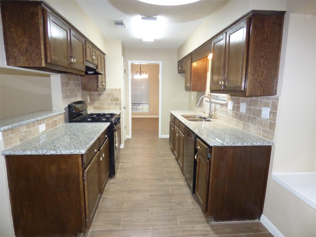 1242 Park Lane - Photo 1
