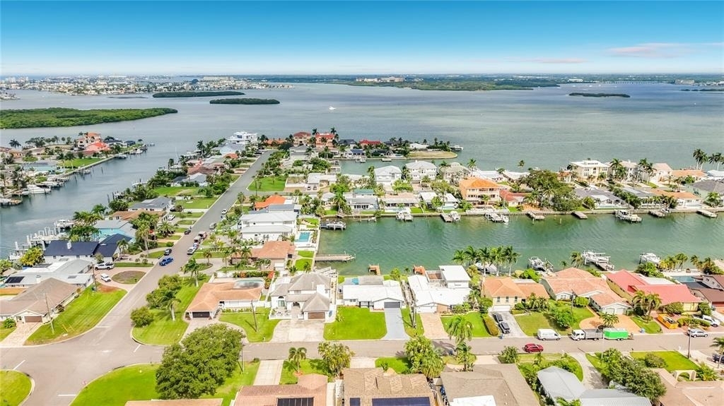 720 Capri Boulevard - Photo 4