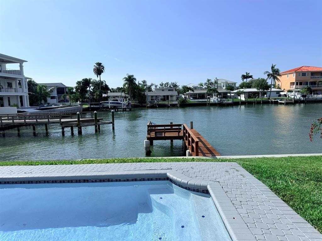 720 Capri Boulevard - Photo 36