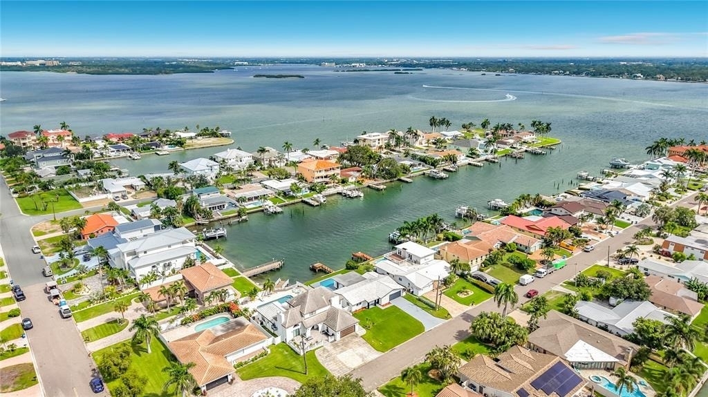 720 Capri Boulevard - Photo 3