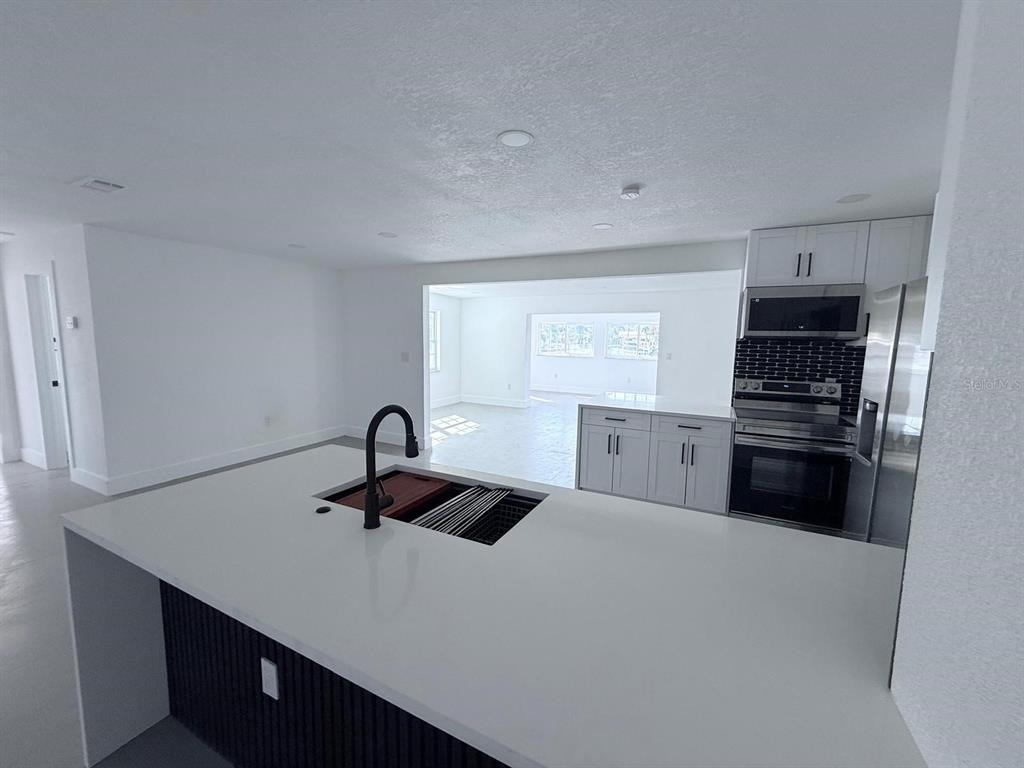 720 Capri Boulevard - Photo 6