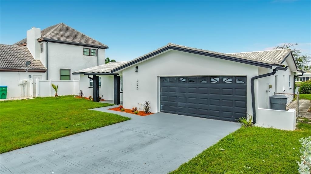 720 Capri Boulevard - Photo 1
