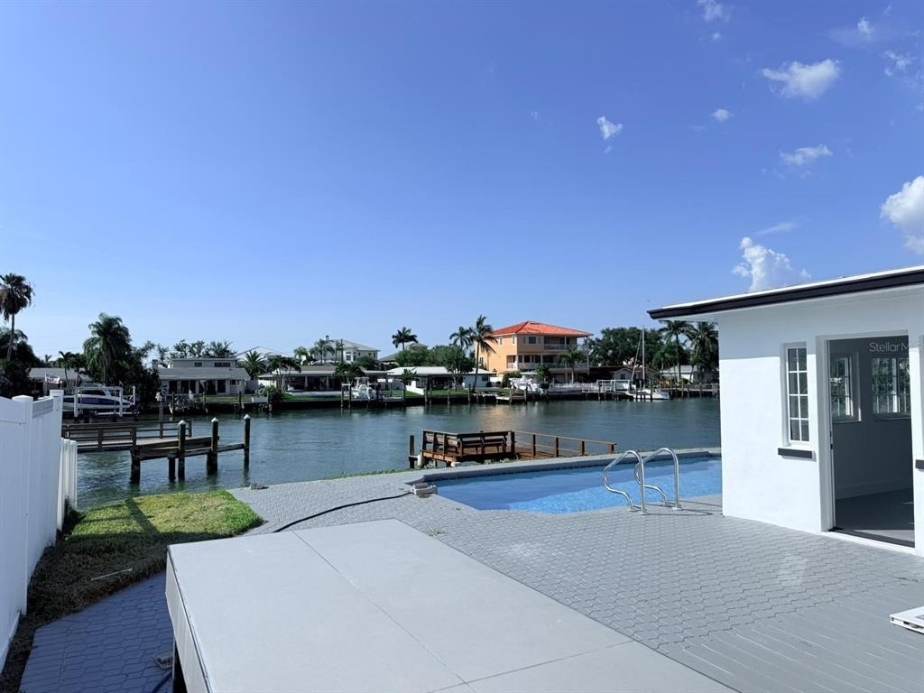 720 Capri Boulevard - Photo 26
