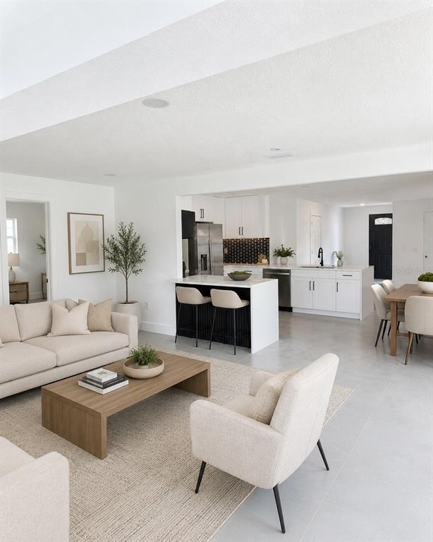 720 Capri Boulevard - Photo 2