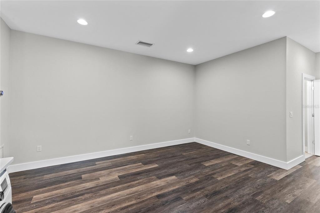 14105 Corrigan Avenue - Photo 6