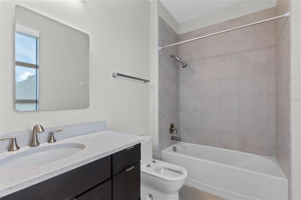 14105 Corrigan Avenue - Photo 10