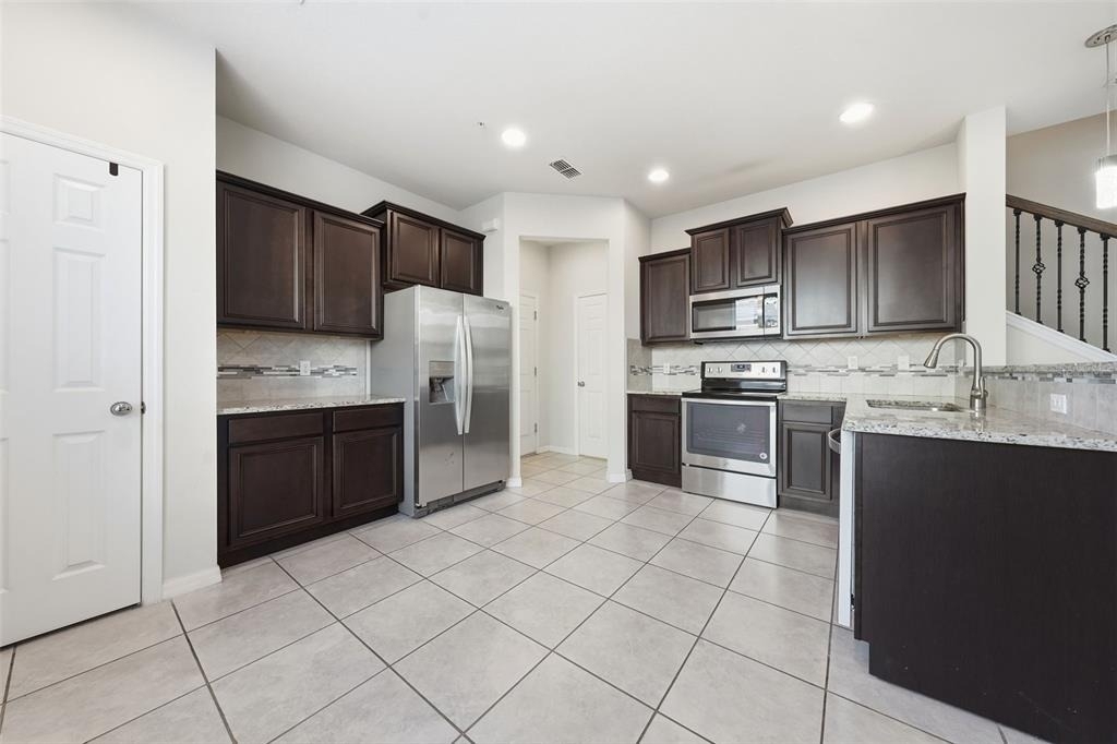 1096 Pavia Drive - Photo 3