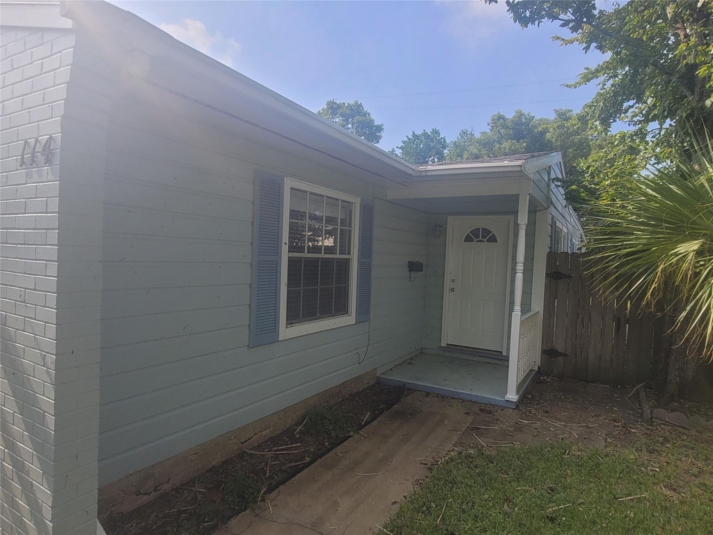 114 Dolphin Avenue - Photo 1