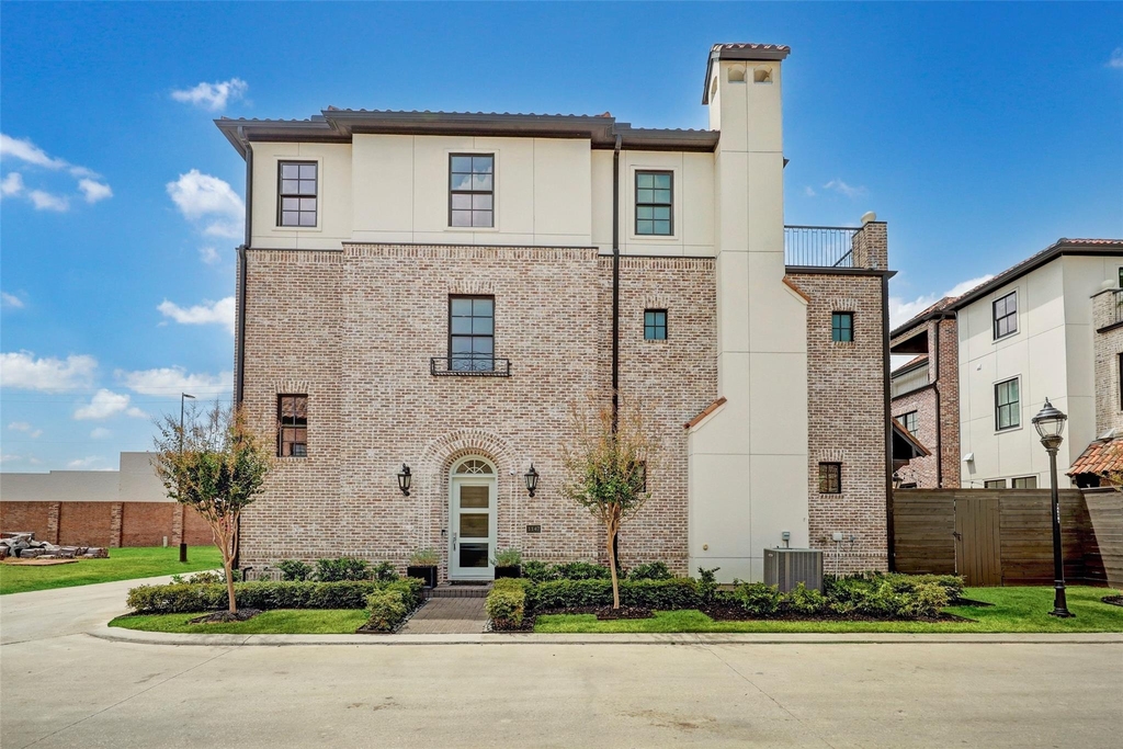 1147 Castellina Lane - Photo 0