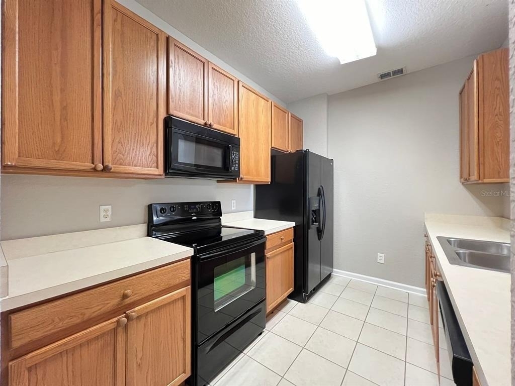 2484 San Tecla Street - Photo 2
