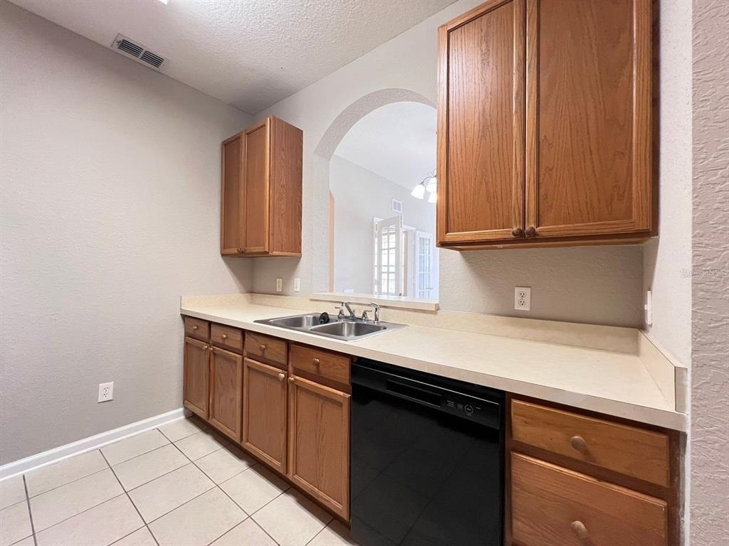 2484 San Tecla Street - Photo 3