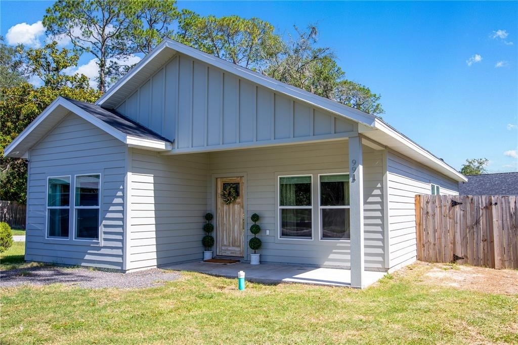 991 Nw 3rd Street - Photo 1