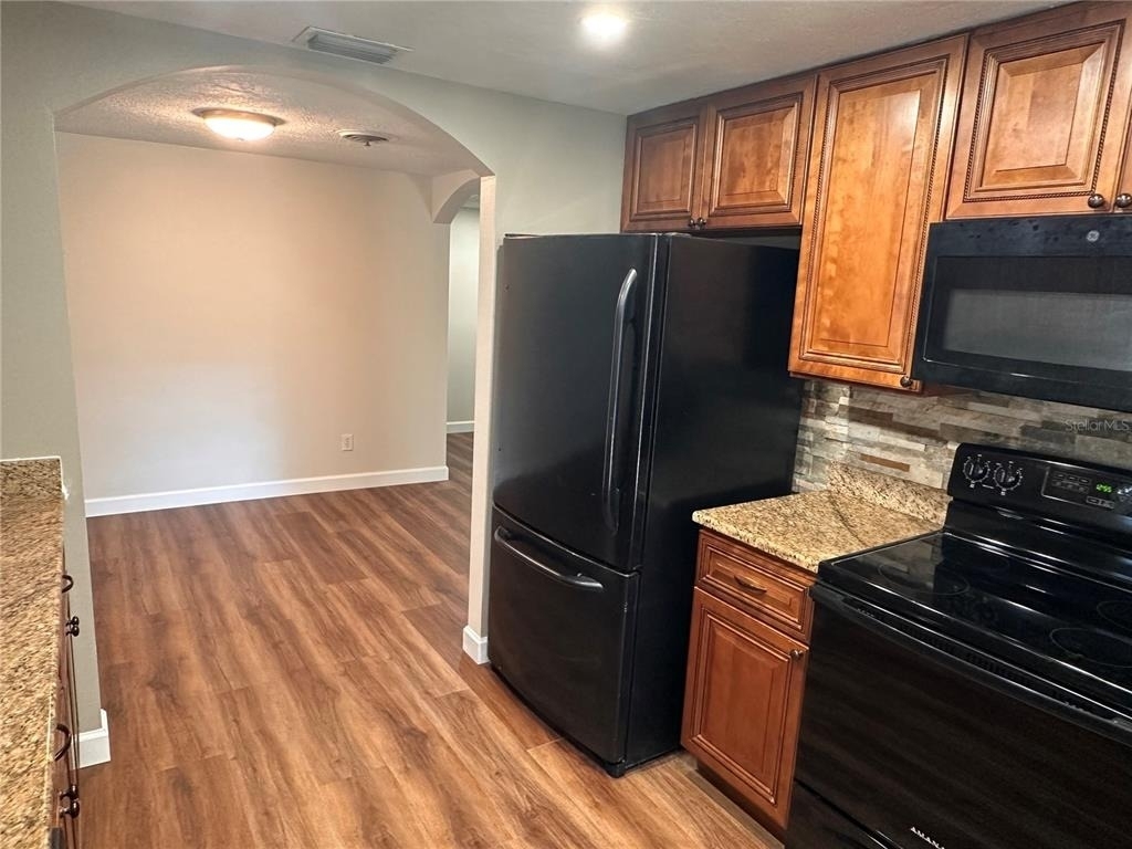 855 Stewart Street - Photo 5