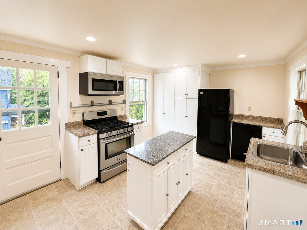 111 Rockwell Street - Photo 6