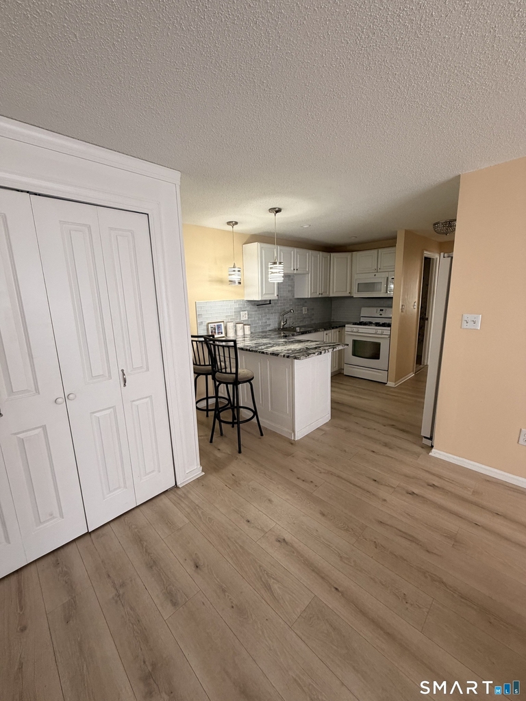 265 Burritt Street - Photo 5