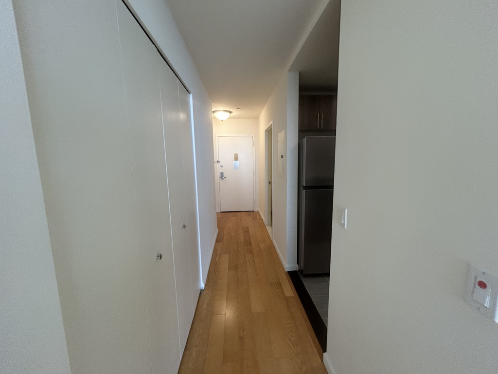 Nostrand Avenue - Photo 3