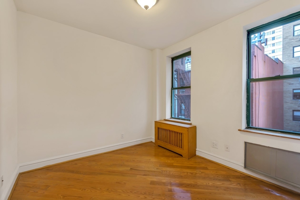 East 70th Street - Photo 5