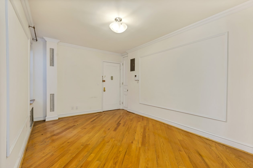East 70th Street - Photo 2