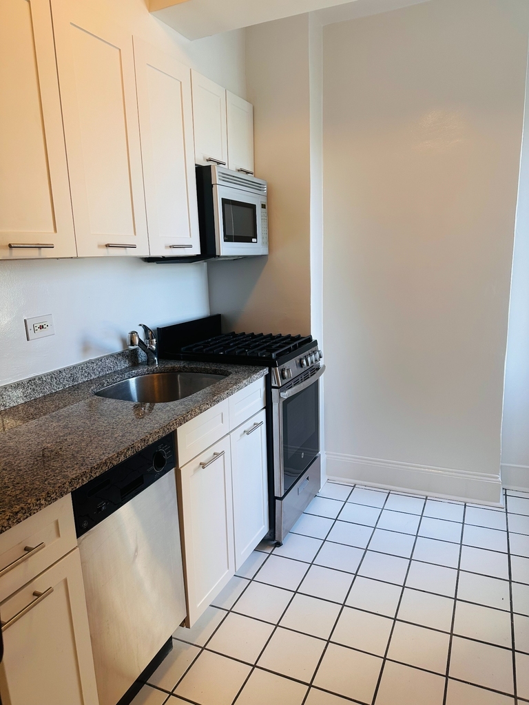 95 Christopher Street - Photo 8
