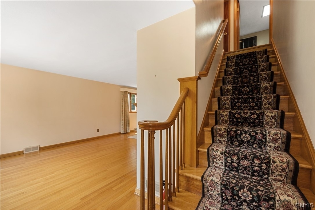 444 Buckingham Avenue - Photo 3