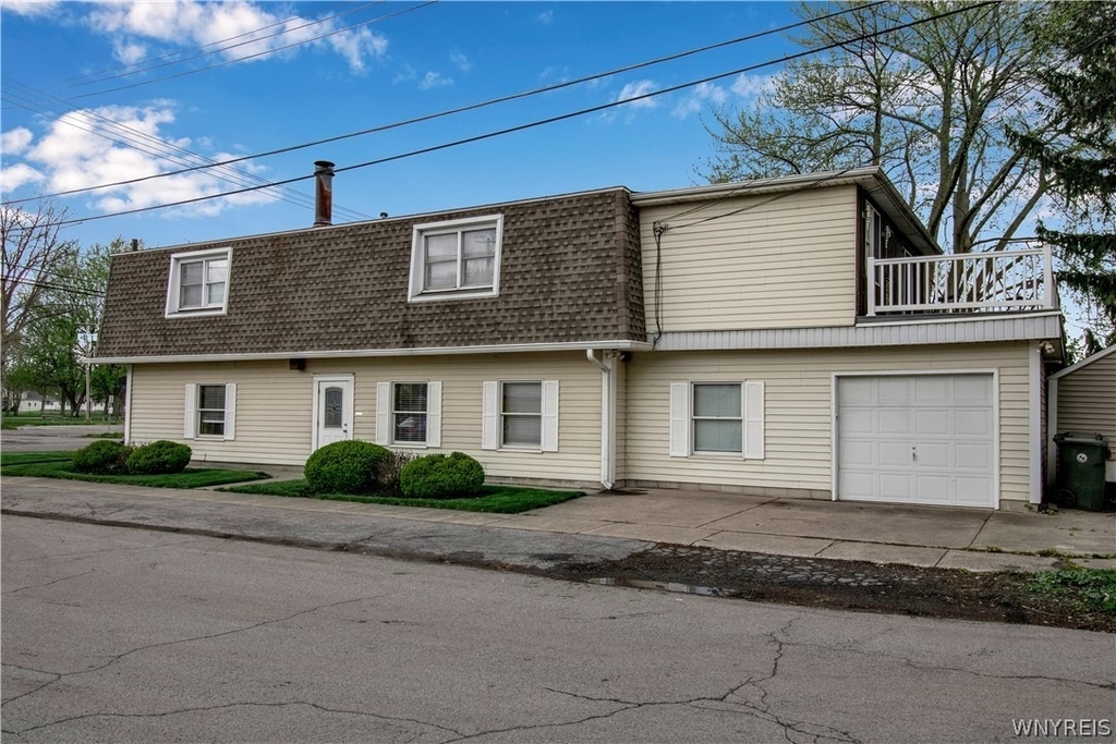 825 Payne Avenue - Photo 0