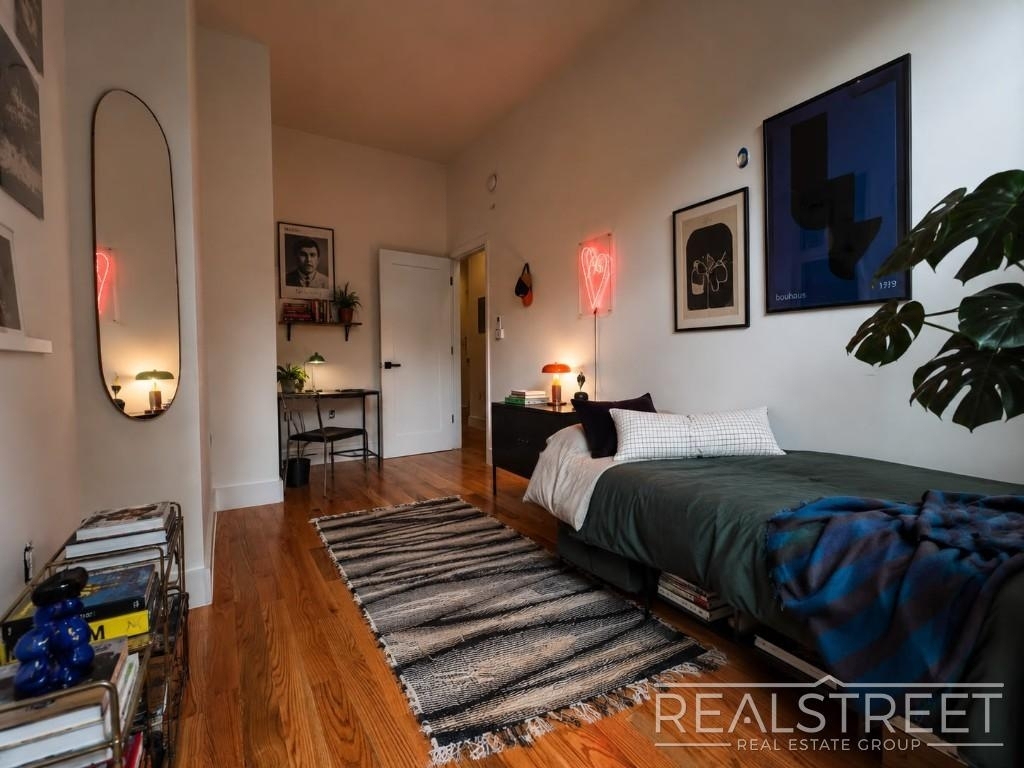 110a Covert Street - Photo 4