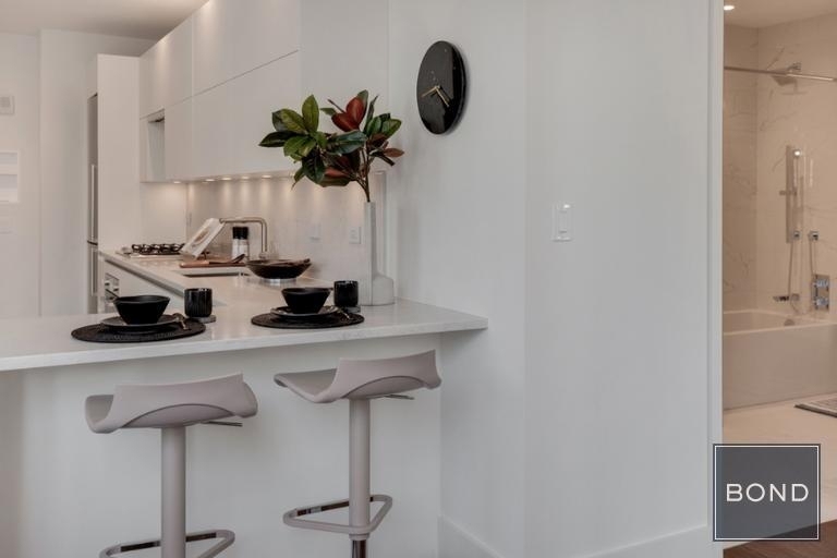 East 44th Street - Photo 6