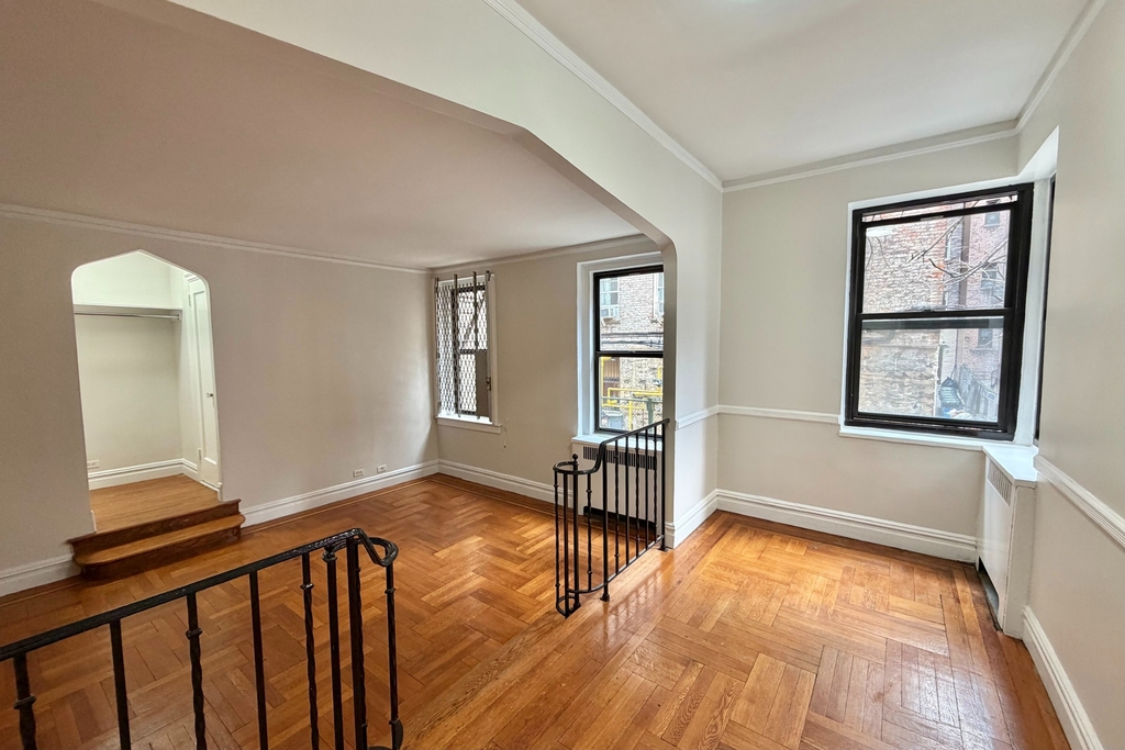 567 Fort Washington Avenue - Photo 2