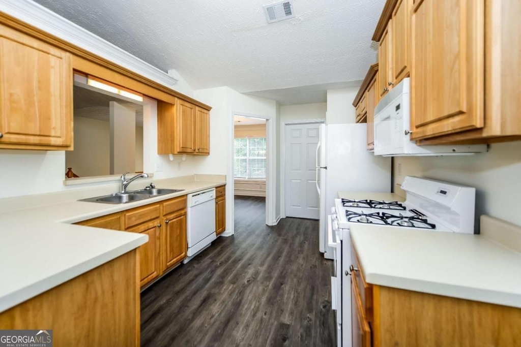 805 Lewis Ridge Circle - Photo 2