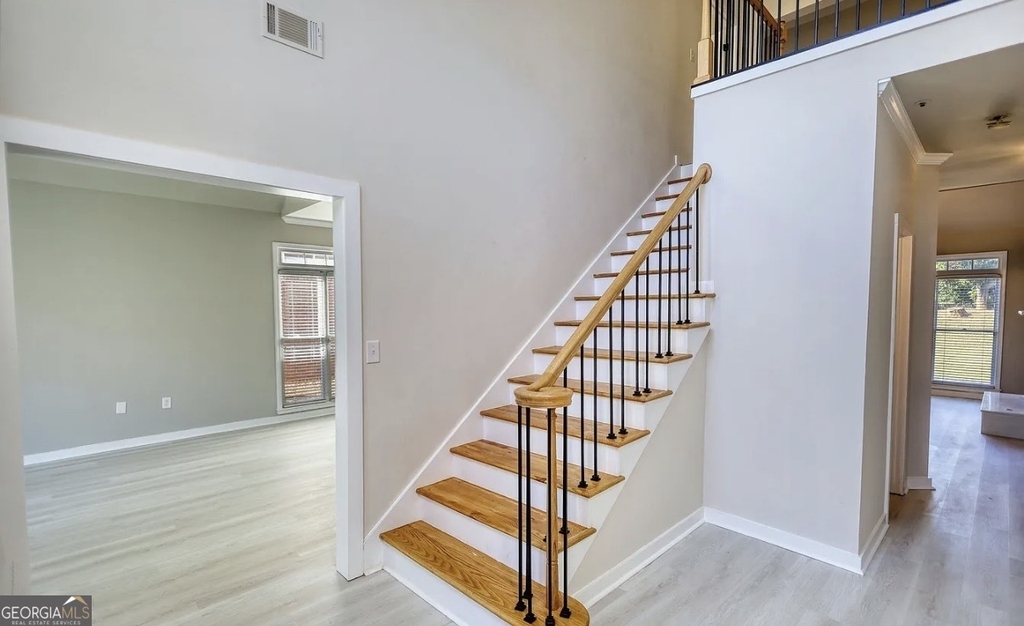2111 Highland Club Drive Se - Photo 2