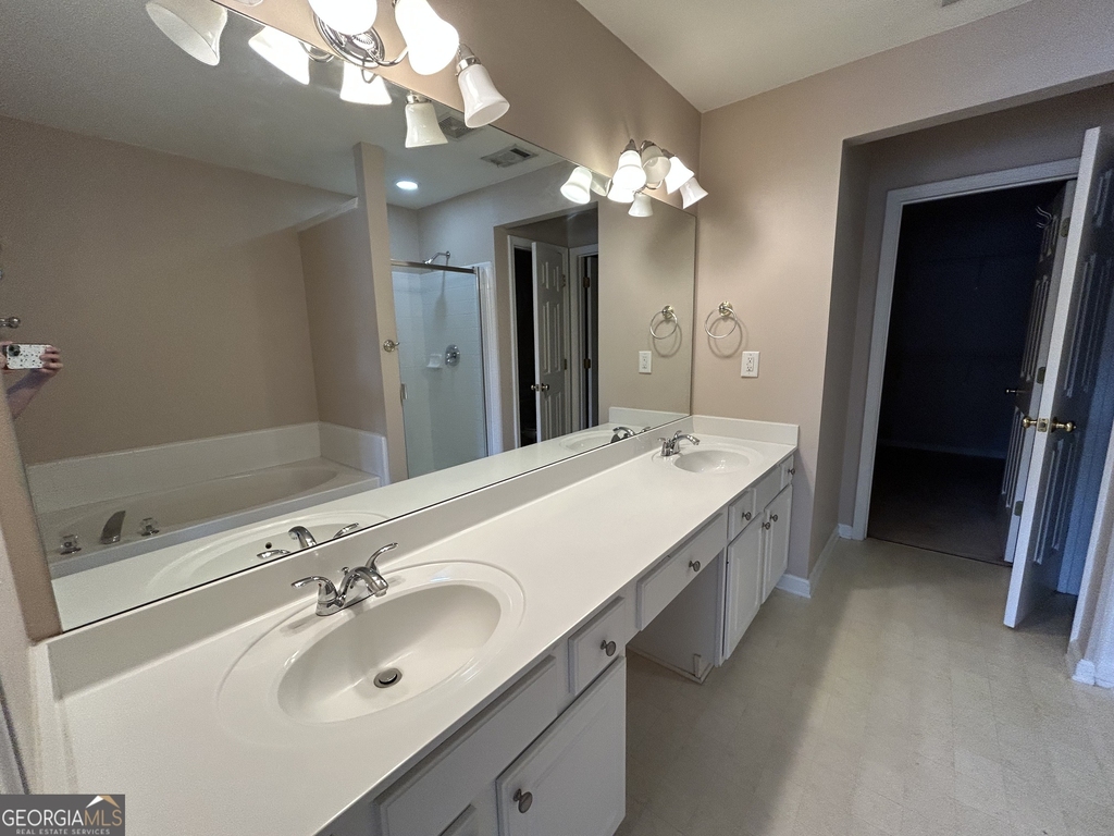 226 Regent Square - Photo 10