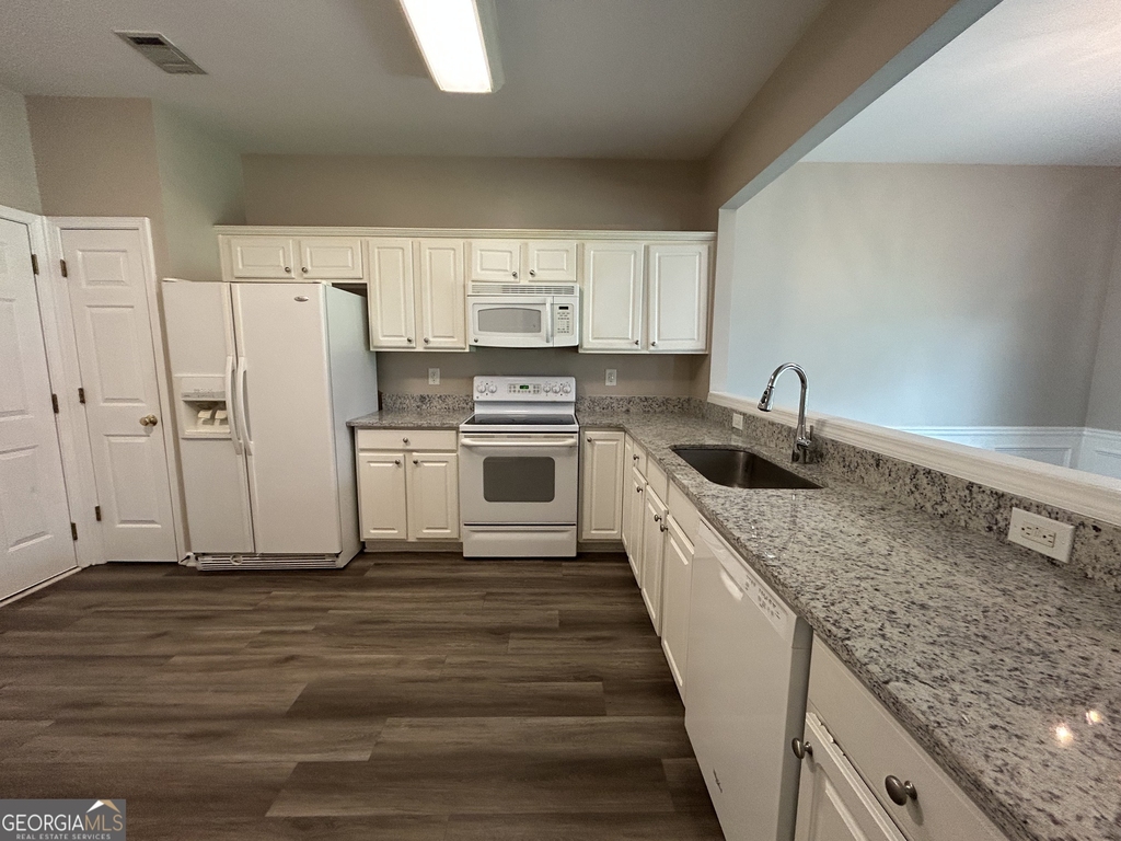 226 Regent Square - Photo 3