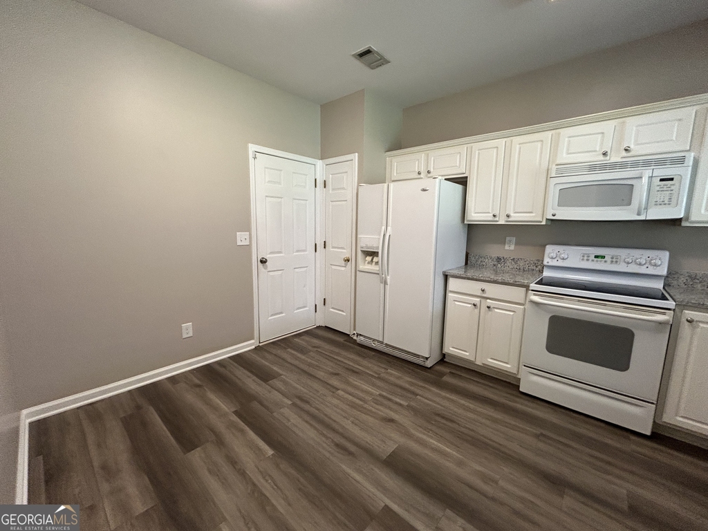 226 Regent Square - Photo 4