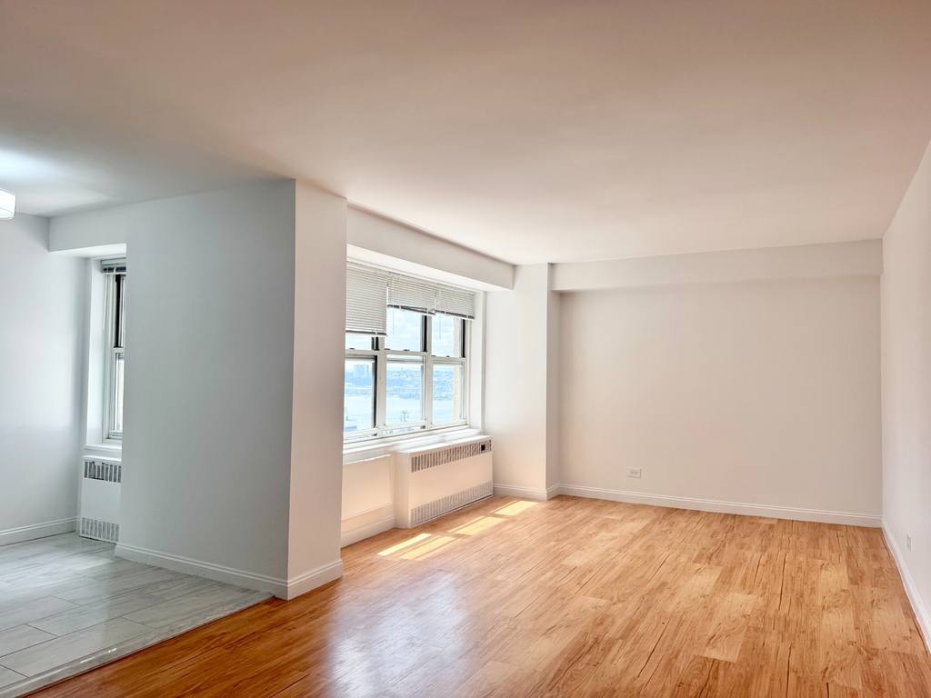 747 10th Avenue - Photo 4