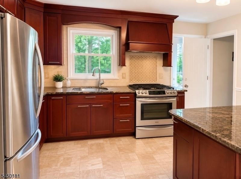 18 Carrol St - Photo 3