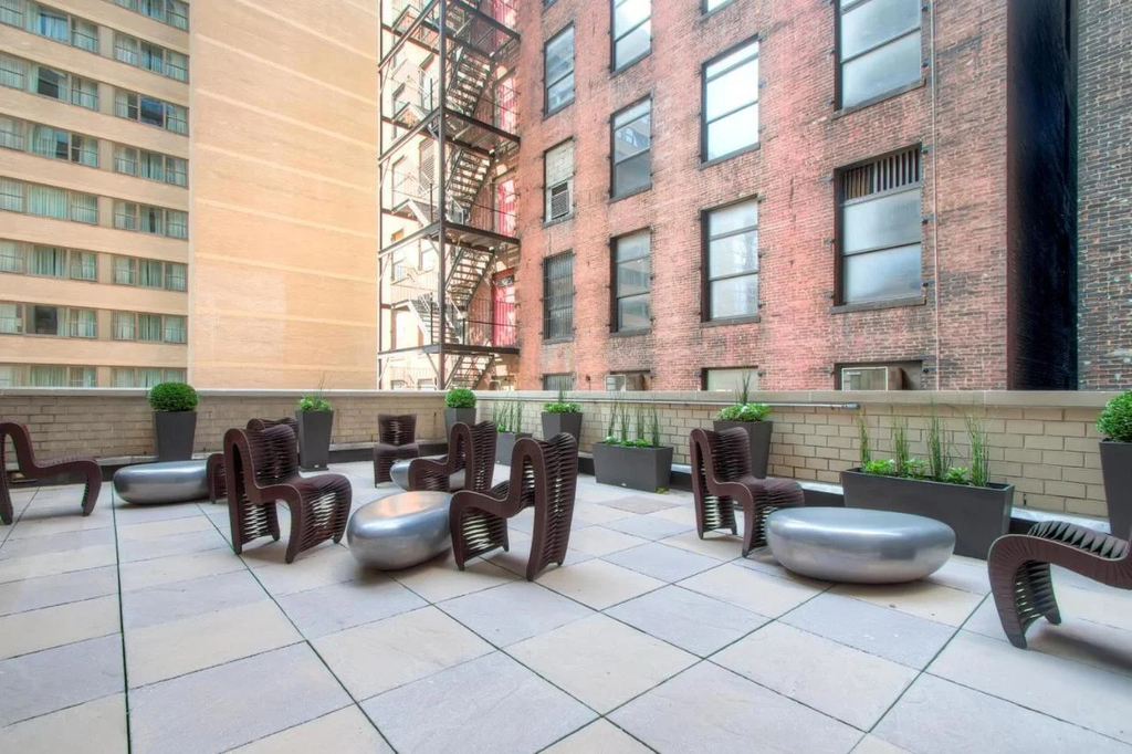 West 48th Street - Photo 14