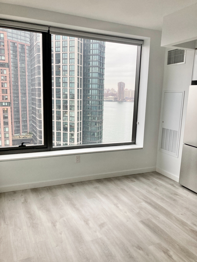77 Commercial Street - Photo 6