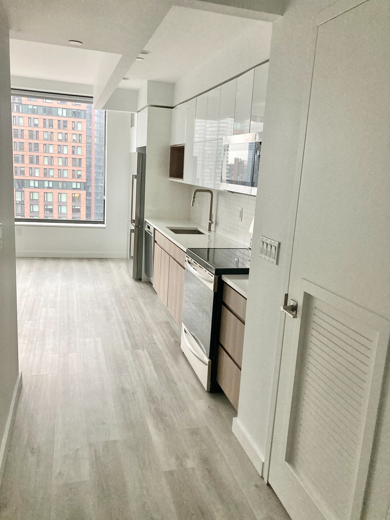 77 Commercial Street - Photo 1