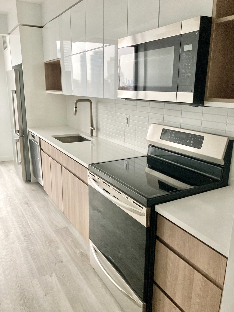 77 Commercial Street - Photo 3