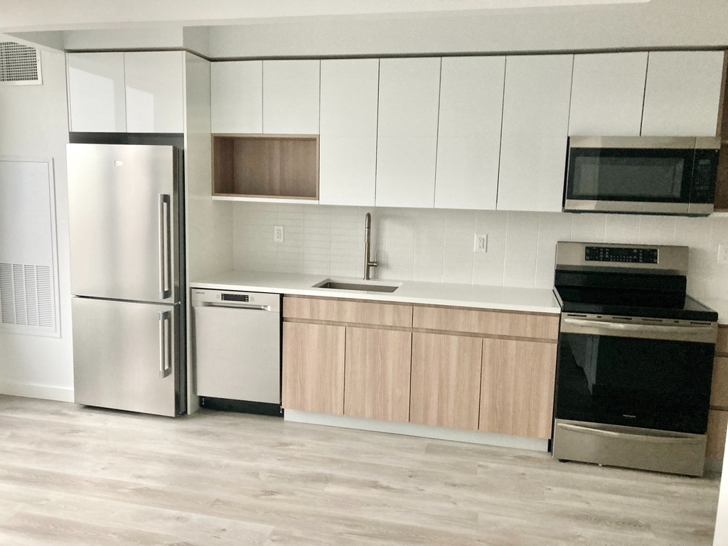 77 Commercial Street - Photo 2